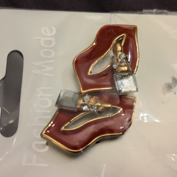 COPY - ❤️ Lipstick Lips Earrings NEW 💋 - Picture 2 of 5